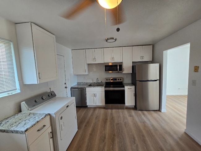 Building Photo - 6631 Julian St