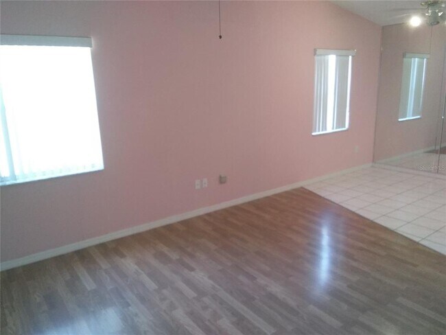 Foto del edificio - 6222 Emerson Dr