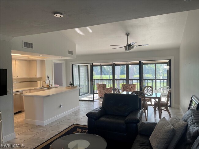Foto del edificio - 5930 Trailwinds Dr