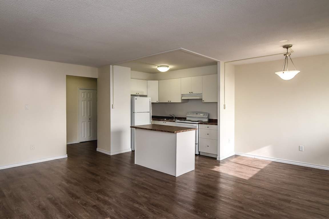 Primary Photo - Fontainebleau Apartments