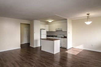 Building Photo - Fontainebleau Apartments