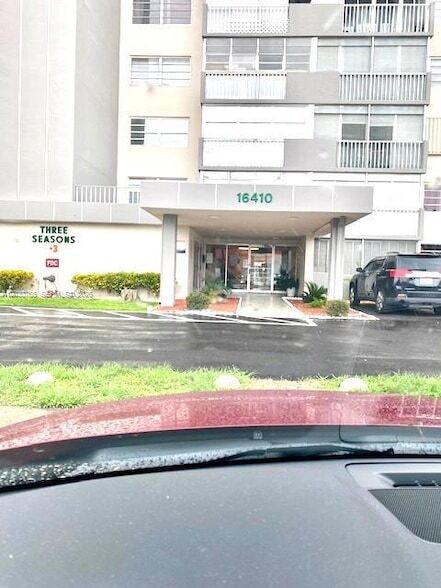 Foto del edificio - 16410 Miami Dr