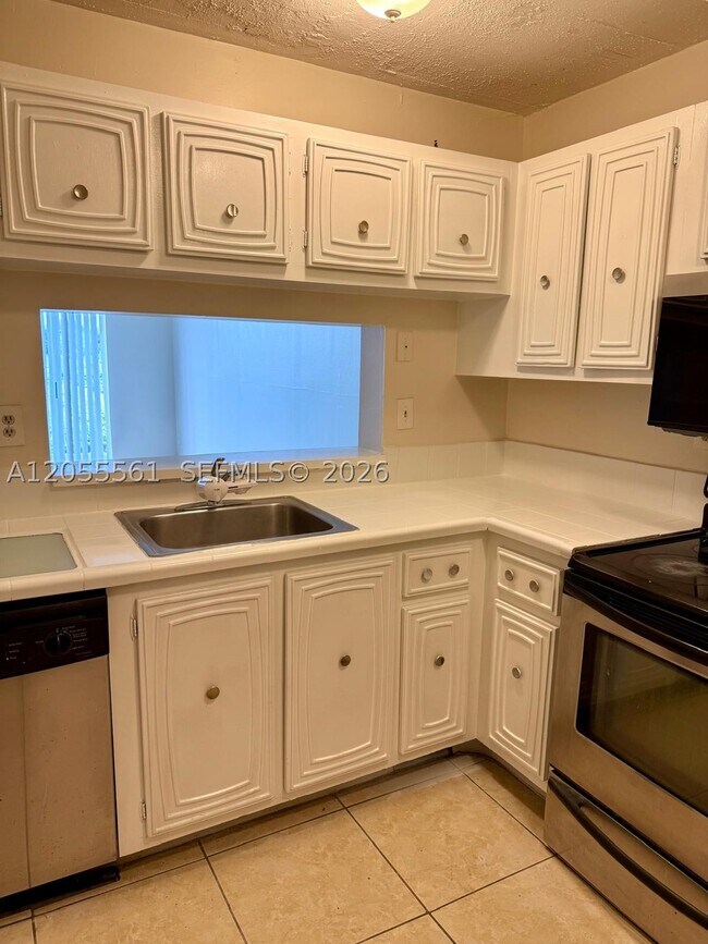 Foto del edificio - 498 NW 165th St