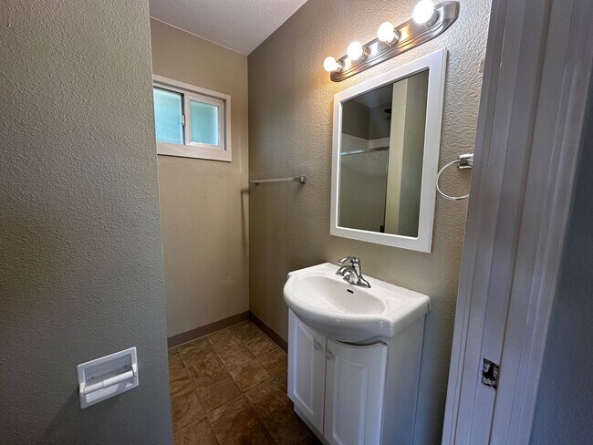 Building Photo - 126