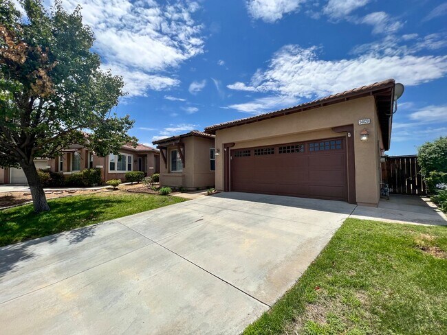 Foto del edificio - 3 bedroom SINGLE STORY home in Winchester on HUGE corner lot