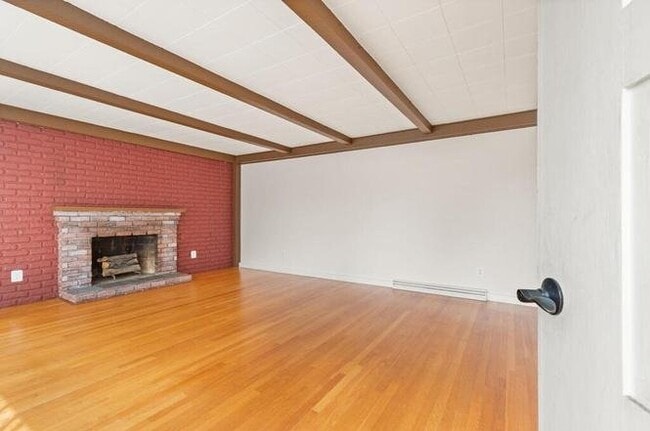 Building Photo - 16 Juniper St