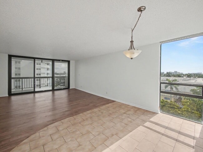 Foto del edificio - 4800 Bayview Dr