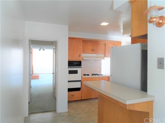 Building Photo - 211 Green Oaks Dr