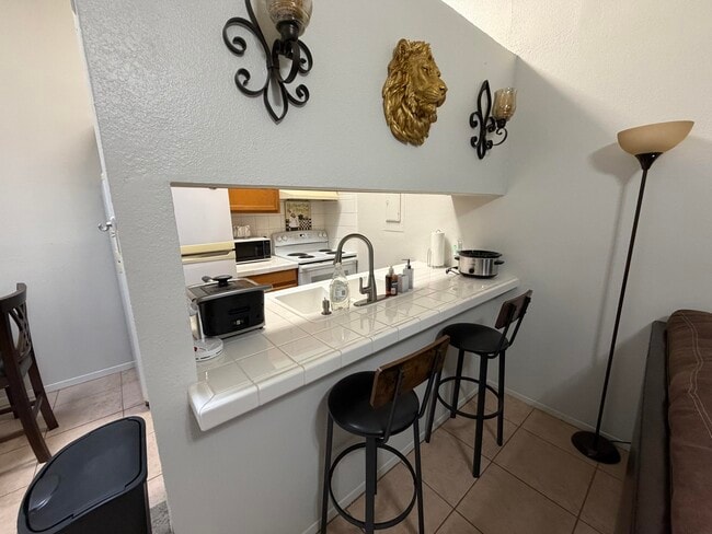 Foto del edificio - 136 N Troy Ave