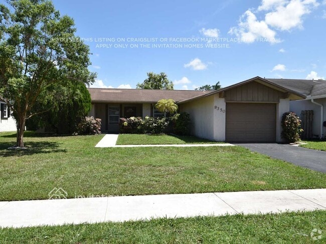 Building Photo - 9350 NW 35th Manor
