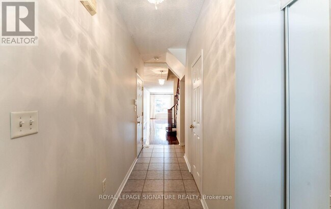 Photo du bâtiment - 760-760 Village Green Blvd