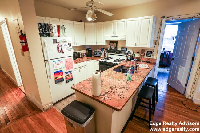 Building Photo - 74 Egmont St