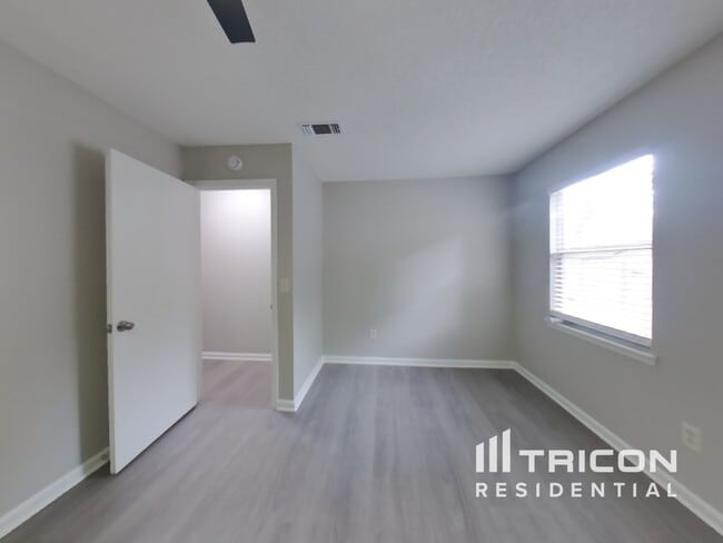 Building Photo - 3572 Raymur Villa Dr