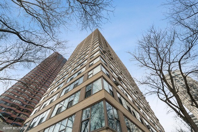Primary Photo - 2970 N Lake Shore Dr