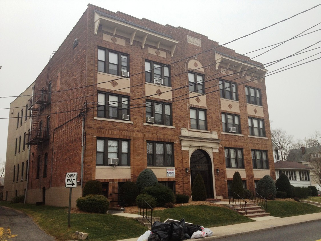 Foto principal - 417-421 Teaneck Rd