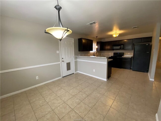 Building Photo - 1604 Rock Hollow Loop