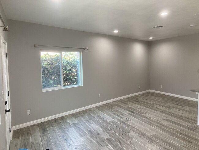 Great room - 10508 Mattock Ave