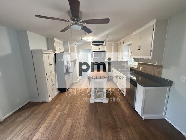 Foto del edificio - 7056 Caroline Ave