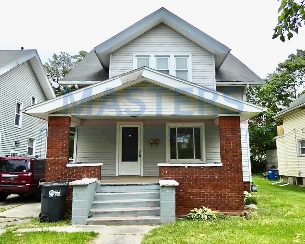 Primary Photo - 3 Bedroom 1.5 Bathroom House