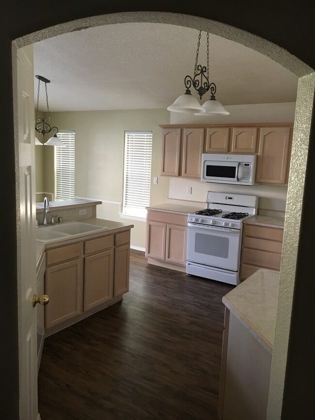Foto del edificio - 6639 Charwood Rd NW