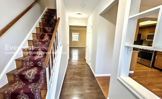 Foto del edificio - 2058 Mayflower Dr