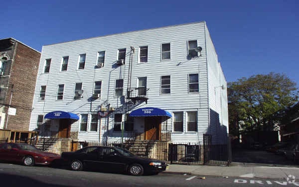 Building Photo - 506-508 26th St