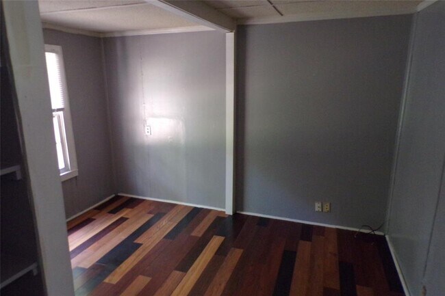 Building Photo - 705 Otis St