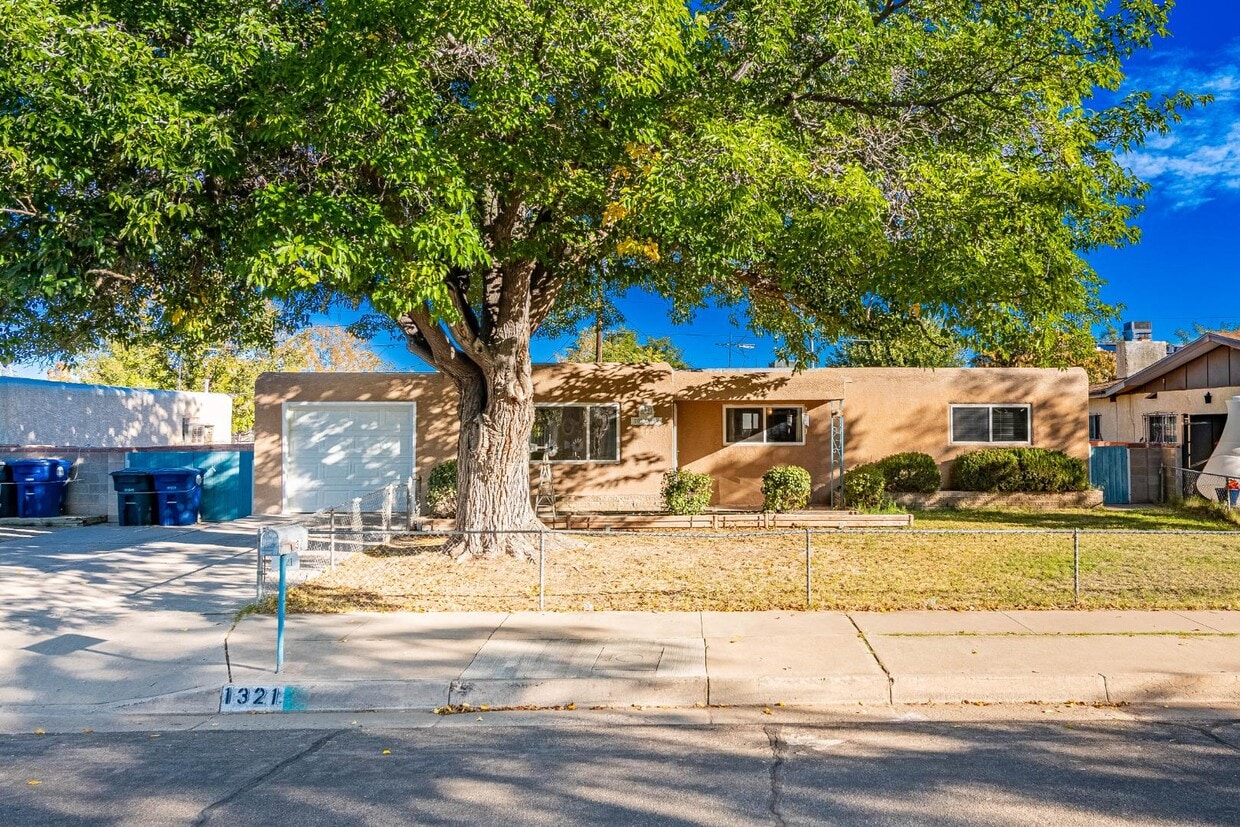 Foto principal - 1321 Delamar Ave NW