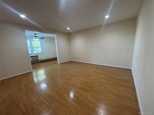 Building Photo - 138 Mayflower Ave