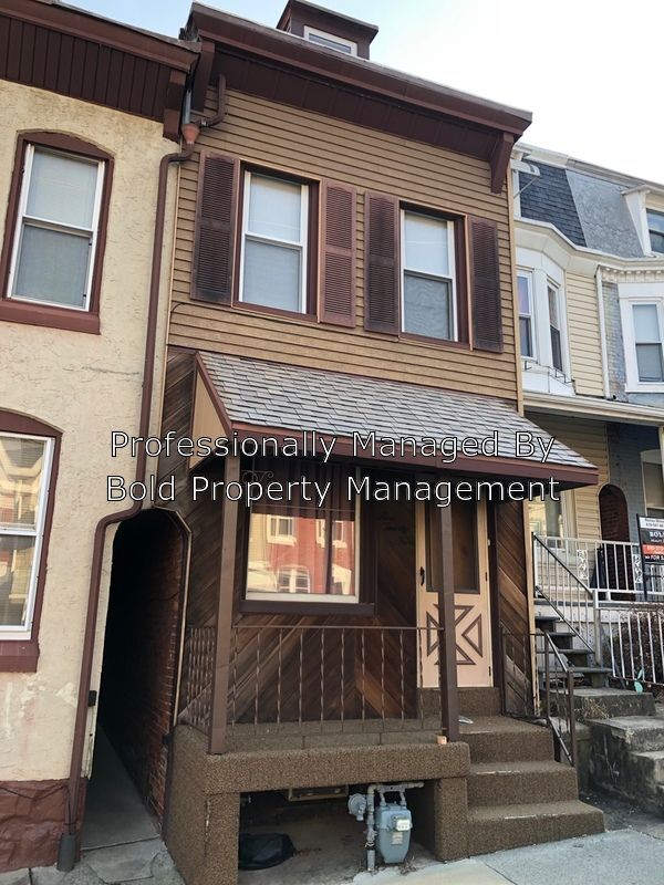 Foto principal - Three bedroom 1 bath single