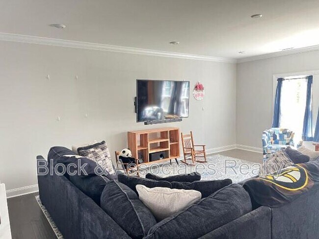 Building Photo - 108 Gorges Park Dr