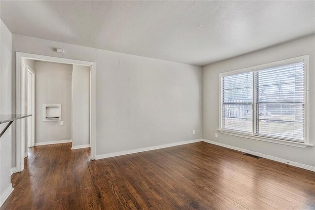 Photo - 1217 N Blackwelder Ave Apartment