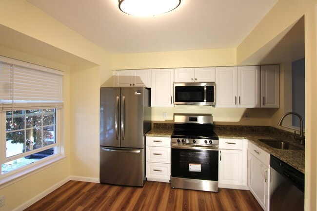 Building Photo - 7827 Hidden Creek Way