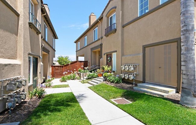 Building Photo - 6313 Avenida De Las Vistas