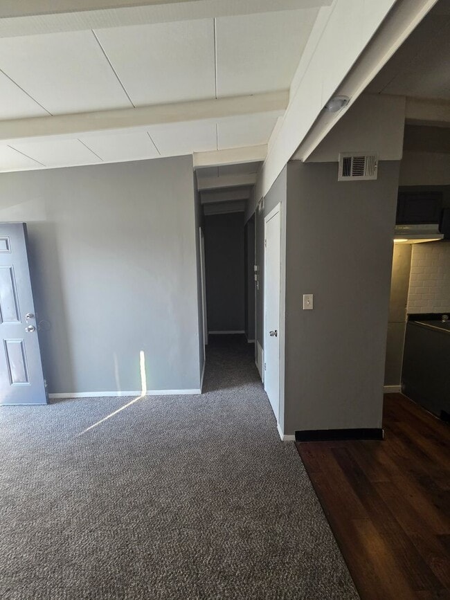 Building Photo - 3BD/1BA