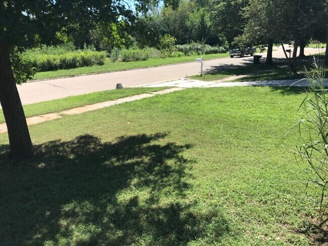 Building Photo - You'll love this 2BR + bsmt bonus rooms ra...