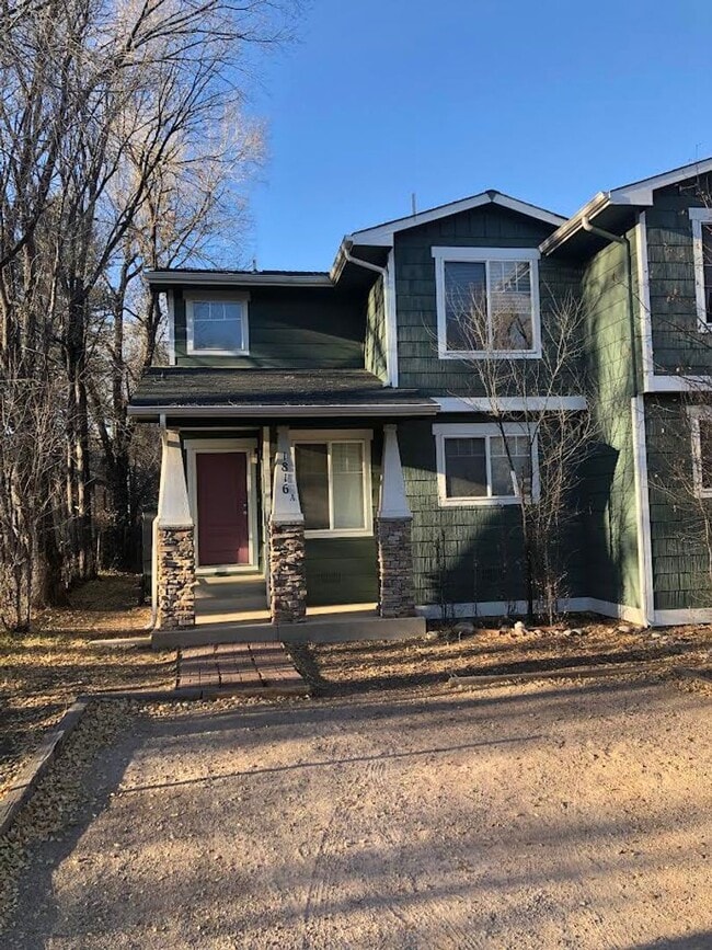 Charming 2br 1.5ba Two Level Condo in District 12 with Fenced Yard - Charming 2br 1.5ba Two Level Condo in District 12 with Fenced Yard