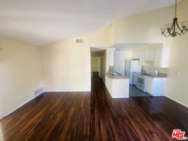 Foto del edificio - 8725 Beckenham Ln