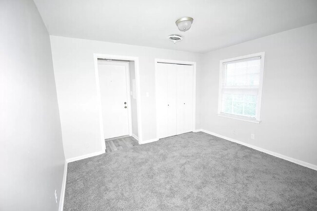 Building Photo - 631 Greenwood Ave