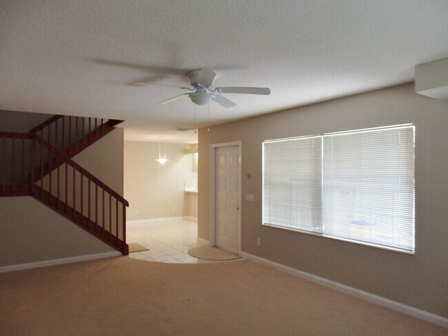 Building Photo - 2400 SW Danbury Ln