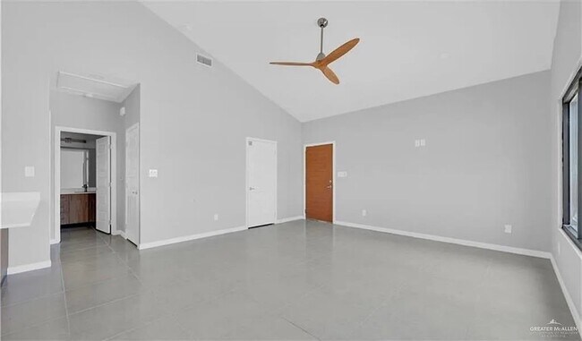 Foto del edificio - 412 Sparrow Rd