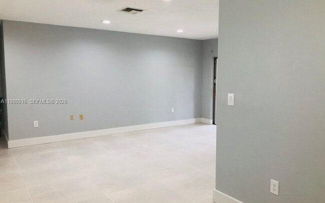 Building Photo - 930 Benevento Ave