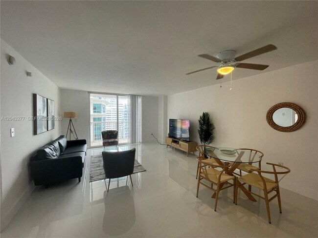 Foto del edificio - 1200 Brickell Bay Dr