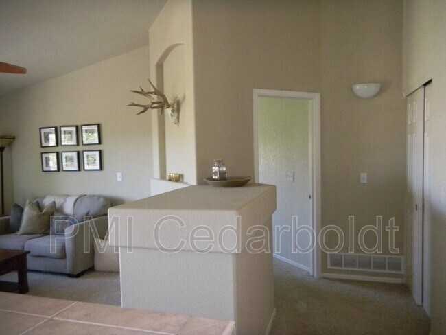 Building Photo - 2127 Pinon Dr