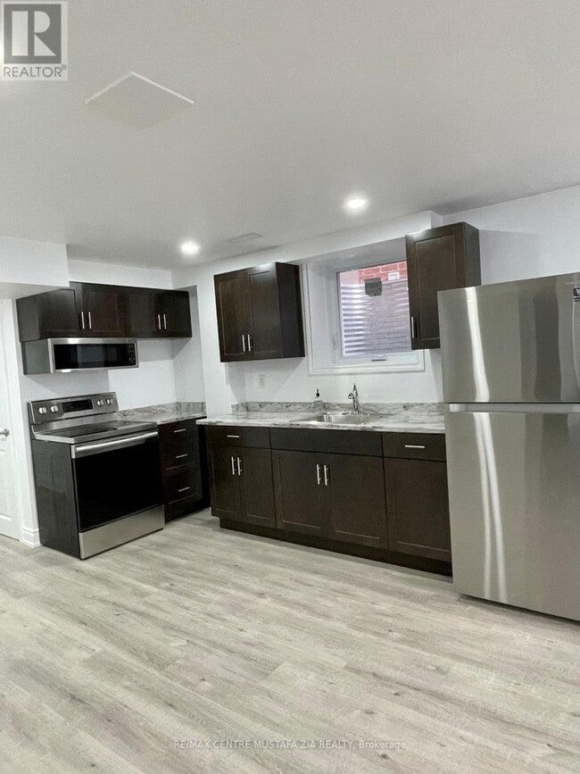 Photo du bâtiment - 1556 Farmstead Dr