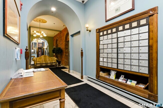 Foto del edificio - 1 Linden Pl