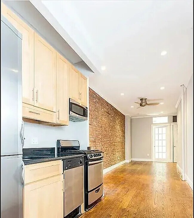 Building Photo - 521 East 5th Street