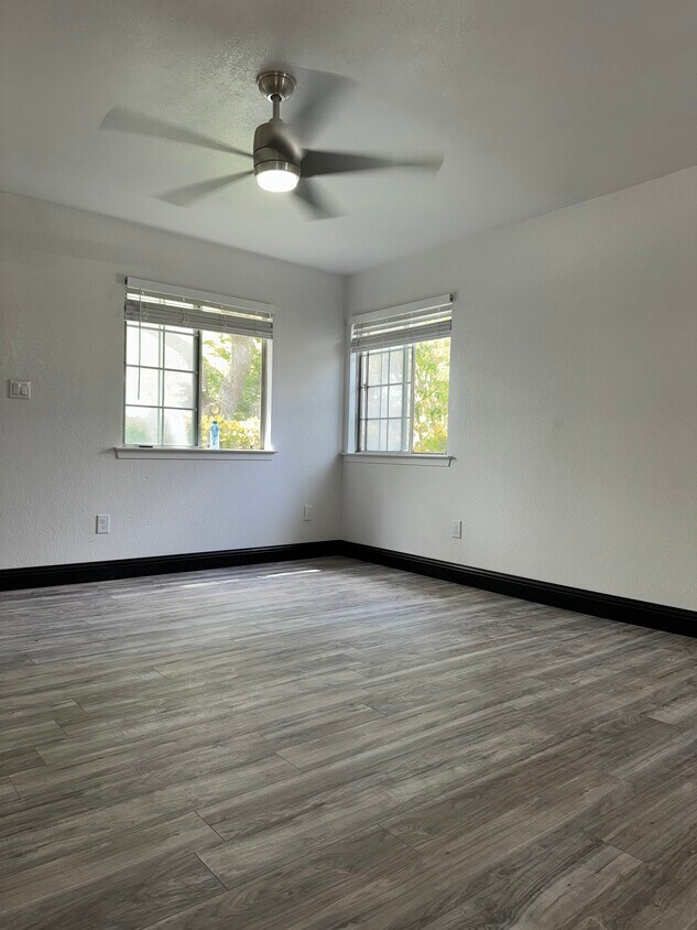 Living Room - 5204 W Holland Ave