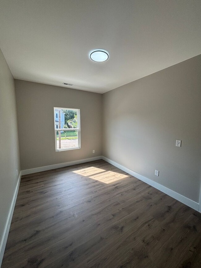 Building Photo - 3131 Linden Ave