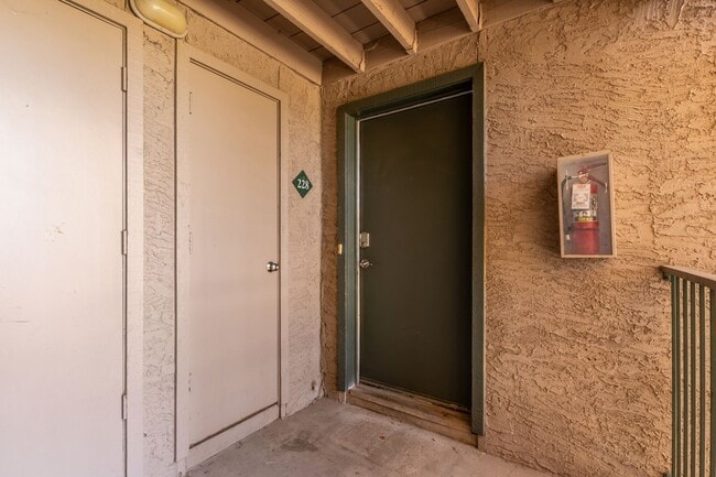 Building Photo - New Rental Listing in Scottsdale Springs C...